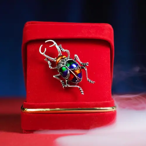 Escarabajo multicolor