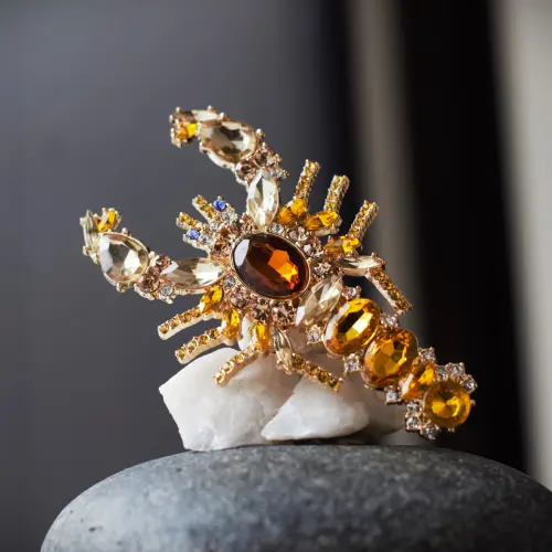 Broche Langosta Dorada