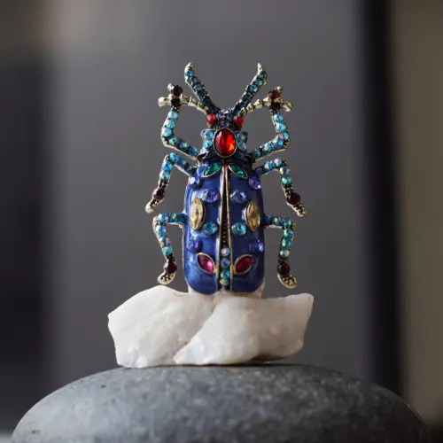 Broche Scarlet Scarab