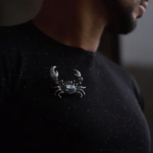 Broche Cangrejo Noir